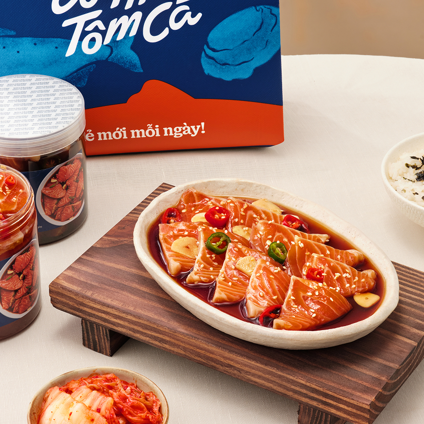 Cách ăn Tôm ngâm tương chuẩn vị Hàn Quốc cùng rong biển và cơm nóng